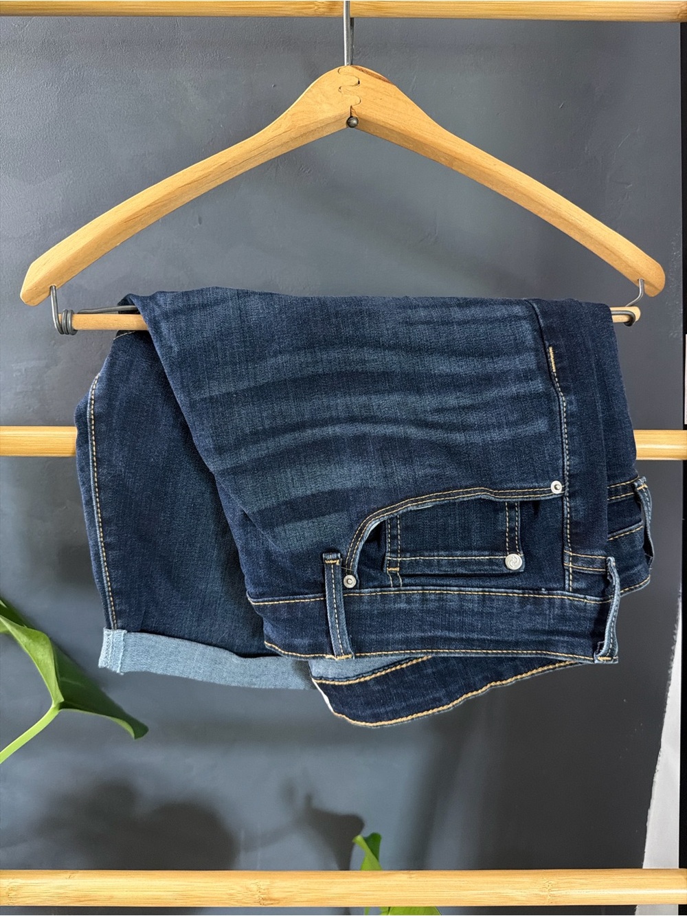 Levi’s Denizen Bermuda Shorts Size 18 Dark Wash Mid Rise Stretch Denim
